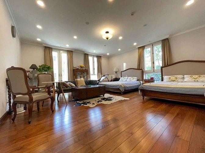 Cho thuê Biệt Thự VIP Phú mỹ Hưng giá 137 triệu( 5500usd)- hồ bơi