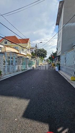 Gần cầu Phước Long, Nhà Vườn Cấp 4, DT 159m2.