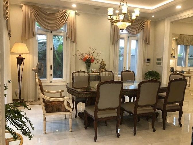 Cho thuê Biệt Thự VIP Phú mỹ Hưng giá 137 triệu( 5500usd)- hồ bơi