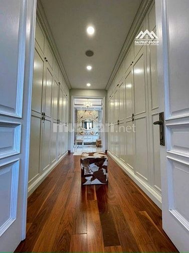 Cho thuê Biệt Thự VIP Phú mỹ Hưng giá 137 triệu( 5500usd)- hồ bơi