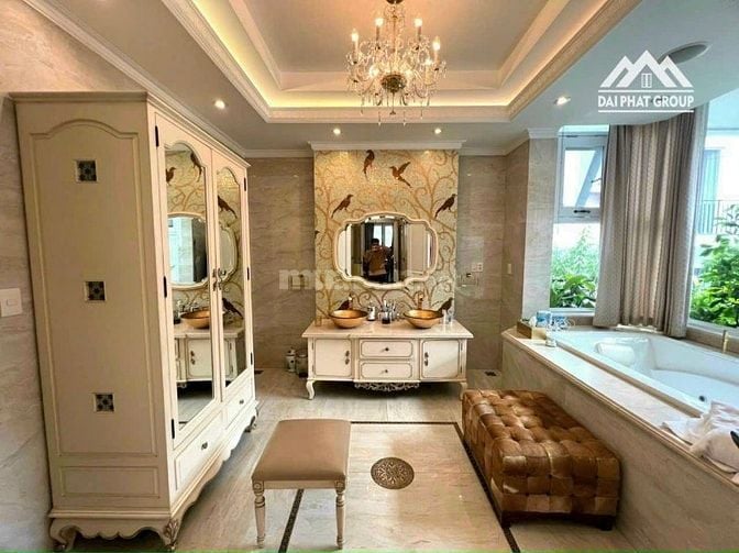Cho thuê Biệt Thự VIP Phú mỹ Hưng giá 137 triệu( 5500usd)- hồ bơi