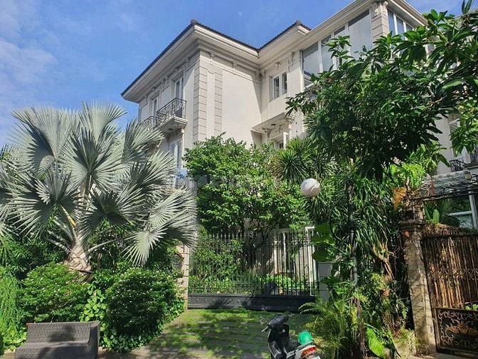 Cho thuê Biệt Thự VIP Phú mỹ Hưng giá 137 triệu( 5500usd)- hồ bơi