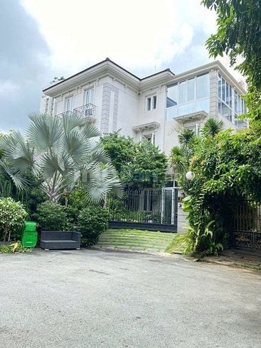 Cho thuê Biệt Thự VIP Phú mỹ Hưng giá 137 triệu( 5500usd)- hồ bơi