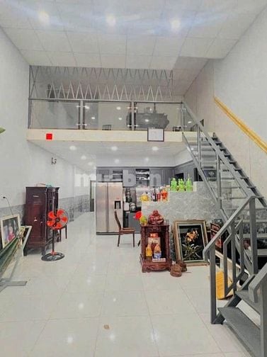 Nhà cấp 4 gác lửng dt 113m2 nhà ở ngay chợ bắp shr giá 785 Triệu.