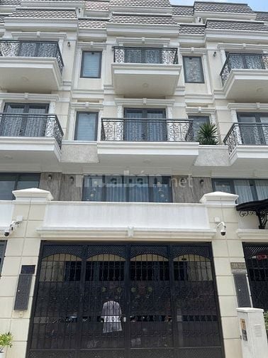 Cần Bán Gấp!! Nhà 3 tầng 4 phòng ngủ, 4wc, bếp, sân thượng trước sau