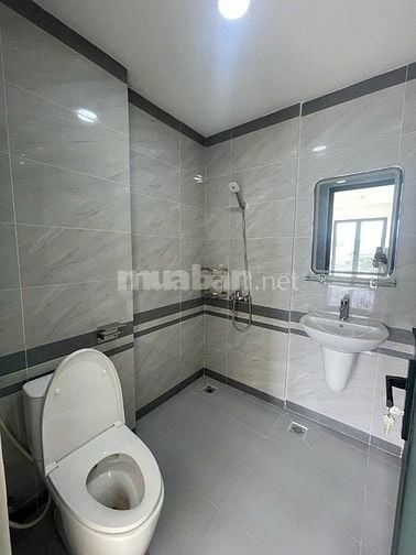 Cần Bán Gấp!! Nhà 3 tầng 4 phòng ngủ, 4wc, bếp, sân thượng trước sau