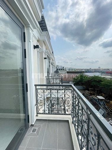 Cần Bán Gấp!! Nhà 3 tầng 4 phòng ngủ, 4wc, bếp, sân thượng trước sau