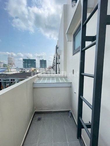 Cần Bán Gấp!! Nhà 3 tầng 4 phòng ngủ, 4wc, bếp, sân thượng trước sau