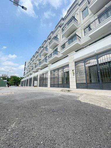 Cần Bán Gấp!! Nhà 3 tầng 4 phòng ngủ, 4wc, bếp, sân thượng trước sau