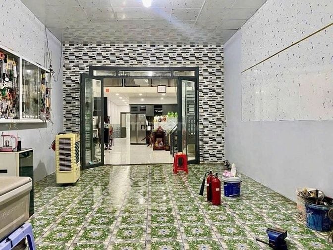 Nhà cấp 4 gác lửng dt 113m2 nhà ở ngay chợ bắp shr giá 785 Triệu.