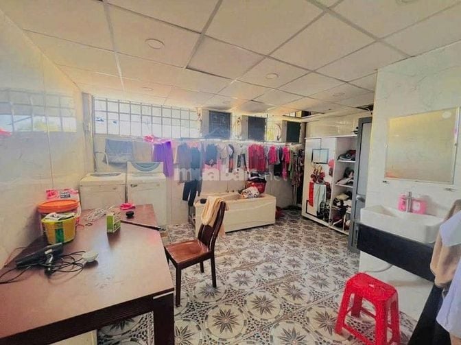 Nhà cấp 4 gác lửng dt 113m2 nhà ở ngay chợ bắp shr giá 785 Triệu.