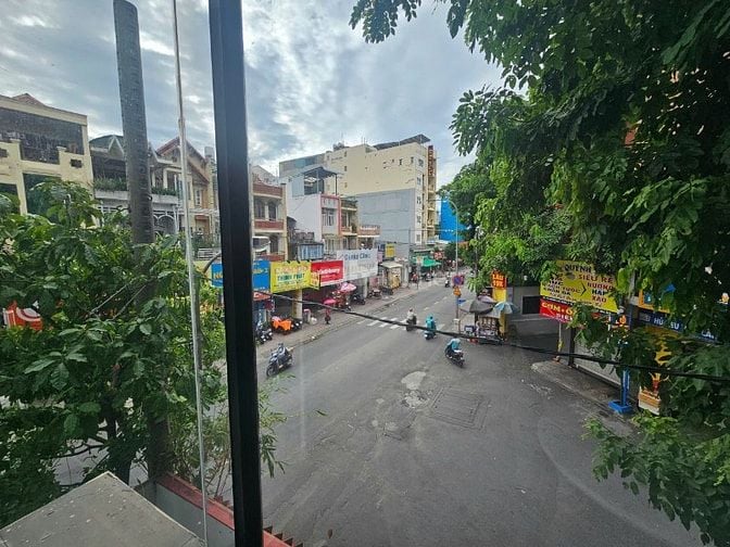nhà góc 2 mặt tiền đường Hoàng Hoa Thám, P12, Tân Bình.DT 5,5x15m