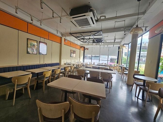 nhà góc 2 mặt tiền đường Hoàng Hoa Thám, P12, Tân Bình.DT 5,5x15m