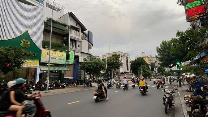Bán gấp nhà mặt tiền Tân Sơn Nhì - 5 tầng - 4x16m rẻ hơn 3 tỷ