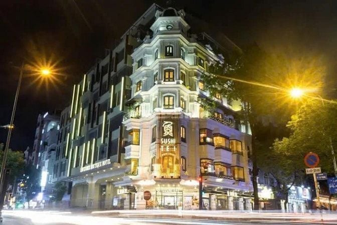 Cho thuê nhà GÓC 2MT: 200A Lý Tự Trọng, Bến Thành, Quận 1. gIÁ 16.000$