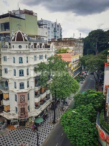 Cho thuê nhà GÓC 2MT: 200A Lý Tự Trọng, Bến Thành, Quận 1. gIÁ 16.000$