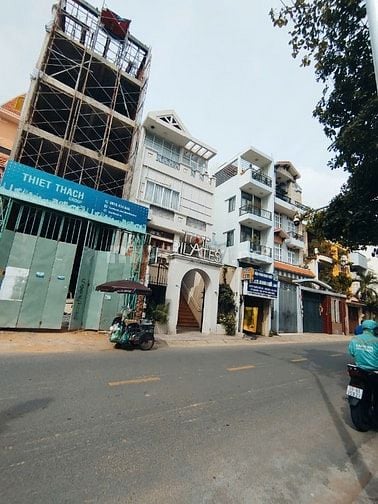 Nhà Mặt Tiền Nguyễn Trọng Tuyển| 5,5m x 18m| 1 hầm, 3 lầu