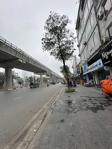 65m2 Mặt phố Hồ Tùng Mậu, 8 tầng thông sàn, kinh doanh, ngang 4.9m 