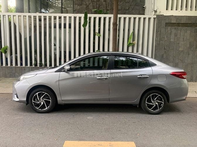 Gia đình bán xe Toyota Vios đời 2022 bản E-CVT số tự động