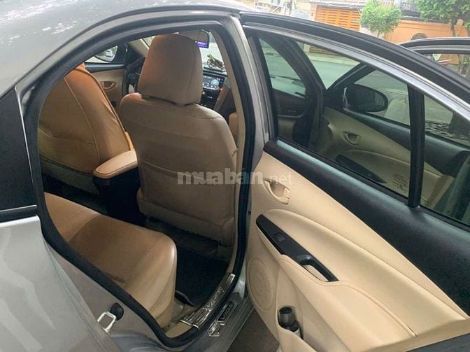 Gia đình bán xe Toyota Vios đời 2022 bản E-CVT số tự động