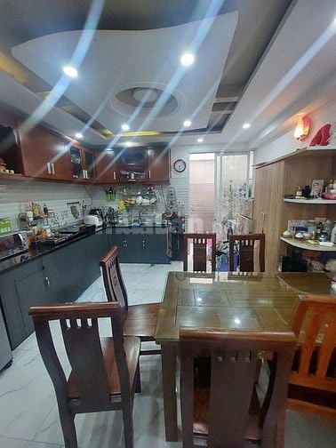 Nhà đẹp hẻm xe hơi đậu trước cửa khu dân trí cao cần bán gấp