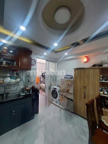 Nhà đẹp hẻm xe hơi đậu trước cửa khu dân trí cao cần bán gấp