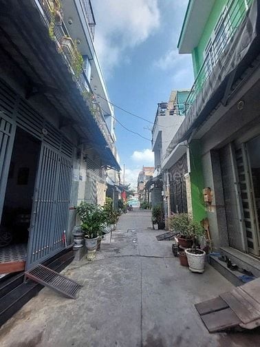 Nhà đẹp hẻm xe hơi đậu trước cửa khu dân trí cao cần bán gấp