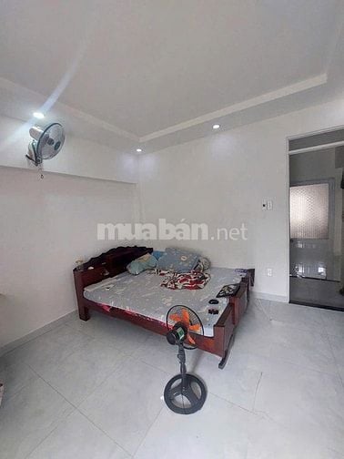 Nhà đẹp hẻm xe hơi đậu trước cửa khu dân trí cao cần bán gấp