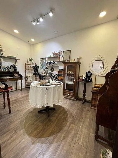 Cho thuê villa nhỏ đường Trần Hữu Trang, Phường 10, Quận Phú Nhuận