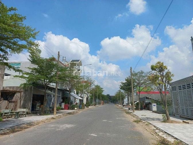 Bán Lô Đất Thổ Cư 234m2 Mặt Tiền Siêu Đẹp Giữa Thị Trấn Bến Lức