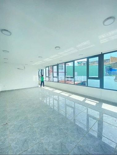 Cho thuê Góc 2 MT. Mở TT năng khiếu. ngoại ngữ. Thẩm mỹ