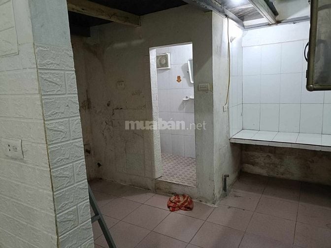 Cho thuê nhà ở lâu dài nhà 30m2 co gác xép ngo 615 Nguyễn Văn Cừ