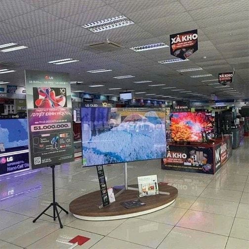 Siêu thị NT Hết HĐ cho thuê showroom 855 Quang trung, Dt 40x60m2 550tr