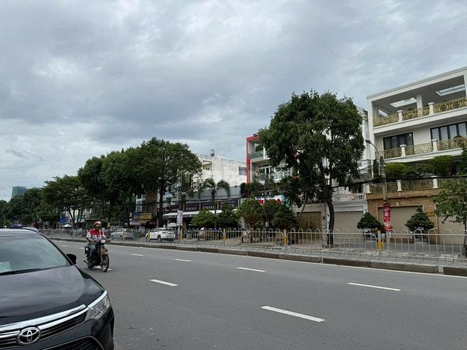 CHO THUÊ nền xi măng mặt tiền kinh doanh đường Tên lửa ❤️ 15triệu