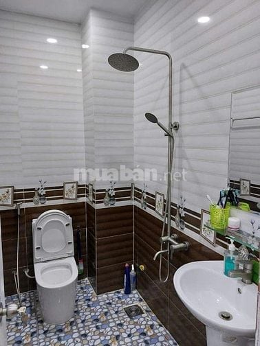 Cho thuê nhà mặt tiền hẽm 4PN - 216 m2