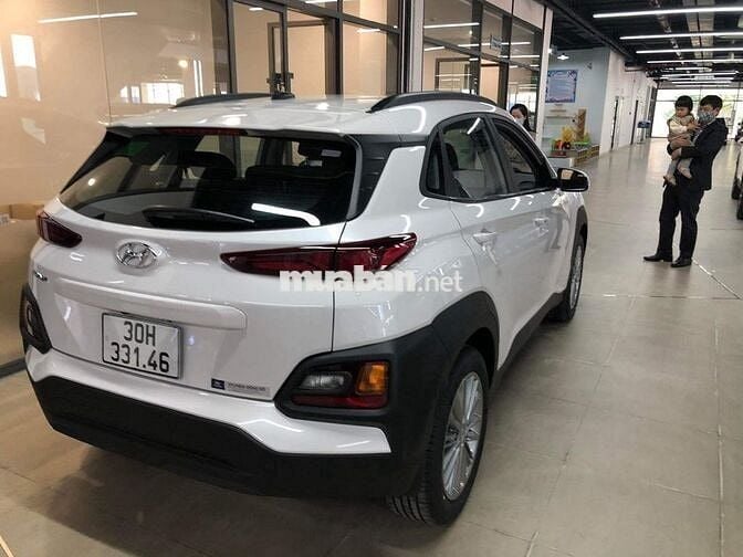 Cần bán Hyundai Kona 2021 – màu trắng