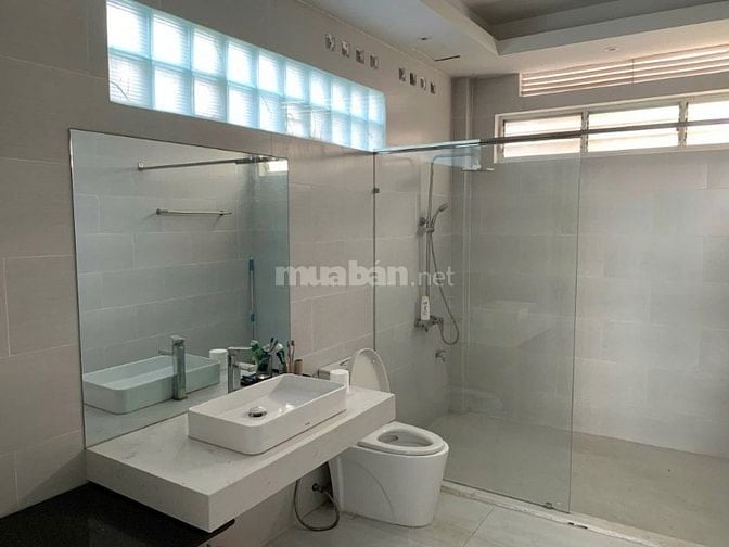 Nhà XINH ngay Ủy Ban, 4.2 x 13m, Trệt + 2 Lầu ST, Giá bán 9.5 tỷ TL