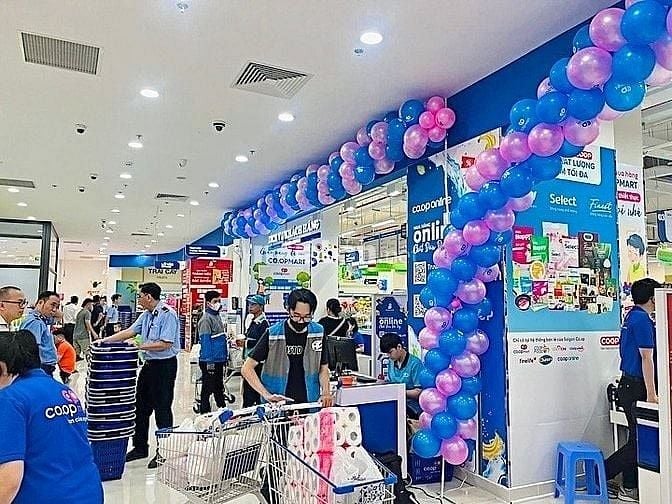 Cần Nhân Viên Trực Quầy Bán Hàng, Tạp Vụ Tại Siêu Thị. 