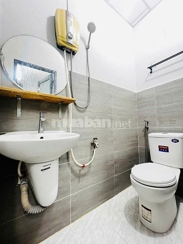 CHDV, Lê Hồng Phong, P12, Q10. 5tr/tháng, 25m2, có cửa sổ.