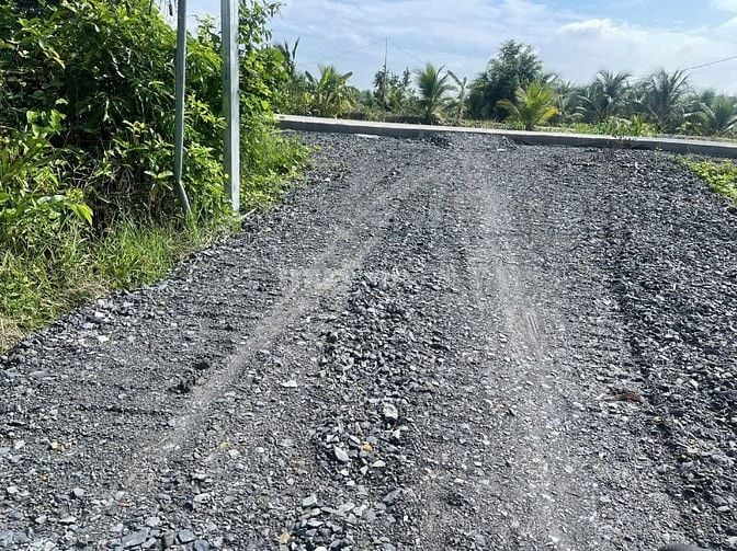 1000m2 đất vườn đg ô tô tải quay đầu, điện nước ngay đất, view kênh. 