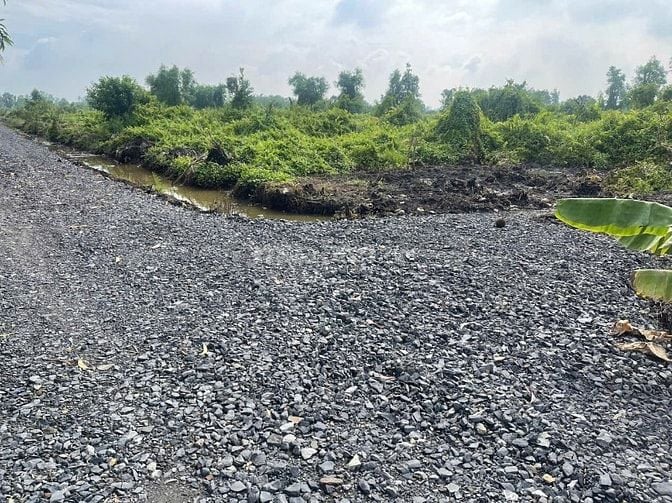 1000m2 đất vườn đg ô tô tải quay đầu, điện nước ngay đất, view kênh. 