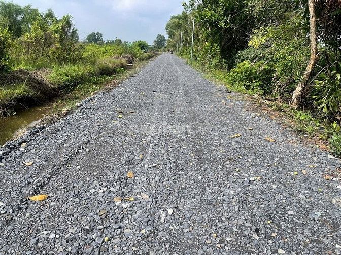 1000m2 đất vườn đg ô tô tải quay đầu, điện nước ngay đất, view kênh. 