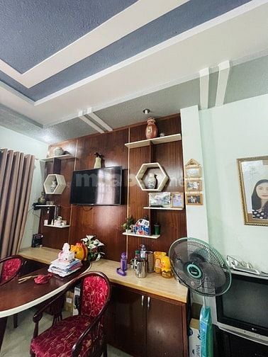NGUYỄN HỒNG ĐÀO - HẺM 8M - DT 4.8m x 16m - GẦN MẶT TIỀN