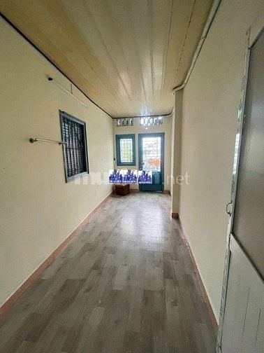 Cho thuê nhà hẻm 6m(XH) Hòa Hưng, P.12, Q.10 giá 10tr.