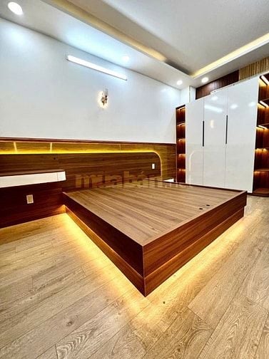 bán nhà q12 10x6(sd 180m2) 5 tầng gần đại học gtvt , giá 5.15 tỷ 