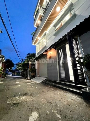bán nhà q12 10x6(sd 180m2) 5 tầng gần đại học gtvt , giá 5.15 tỷ 