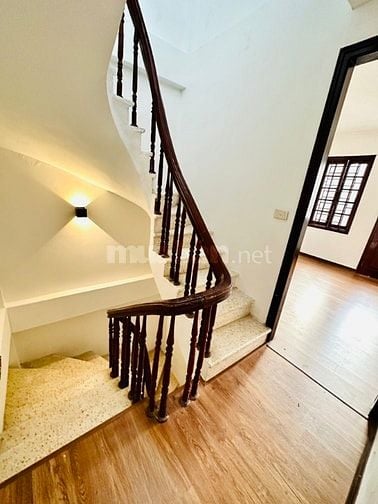 Bán nhà ngõ thông Tứ Liên - Nghi Tàm, vài bước ta cầu Tứ Liên