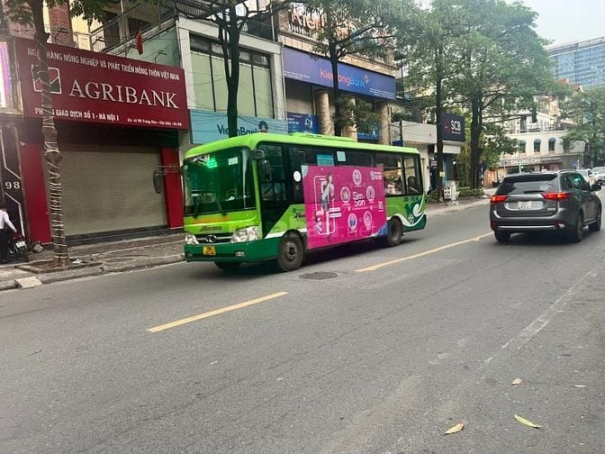 Nhà Mặt Phố Trung Hòa. DT 132 m2, Xây 6 Tầng , MT 5 m , Giá 84 Tỷ