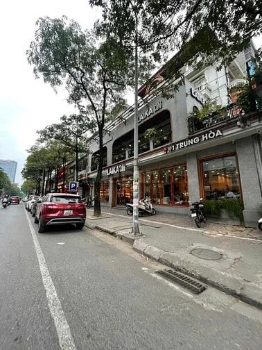 Nhà Mặt Phố Trung Hòa. DT 132 m2, Xây 6 Tầng , MT 5 m , Giá 84 Tỷ