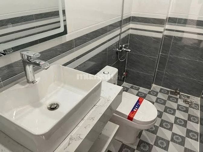 3,75 tỷ nhà xây mới 4x8,5 ( 2 lầu btct ) 4pn lớn hẻm 3met thông
